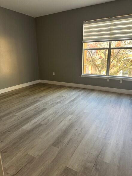 Building Photo - 8819 Villa View Cir