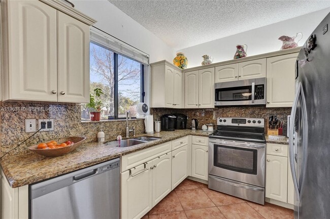 Building Photo - 1025 NW 105th Way