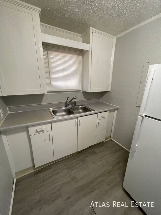 Building Photo - 616 N Weber St