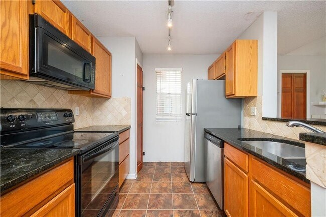 Building Photo - 915 Wentworth Ct