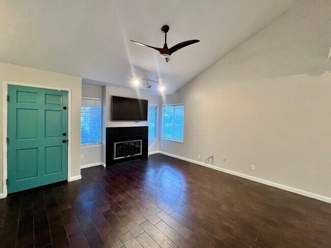 Building Photo - $2,300 Champlain Dr. & Fort Washington, 3 ...