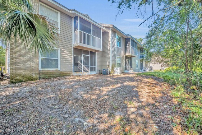 Building Photo - UCF Condo Utilities included