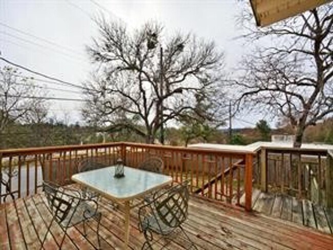 Building Photo - Available: Updated, spacious Tarrytown 4 bed / 4 bath, furnished or unfurnished