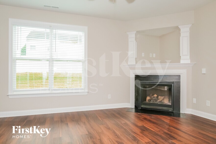 Building Photo - 121 Wintergreen Ct