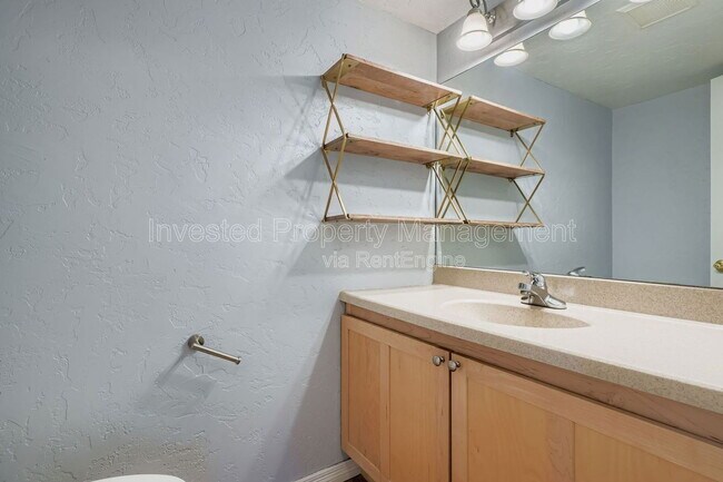 Building Photo - 1243 Vine St