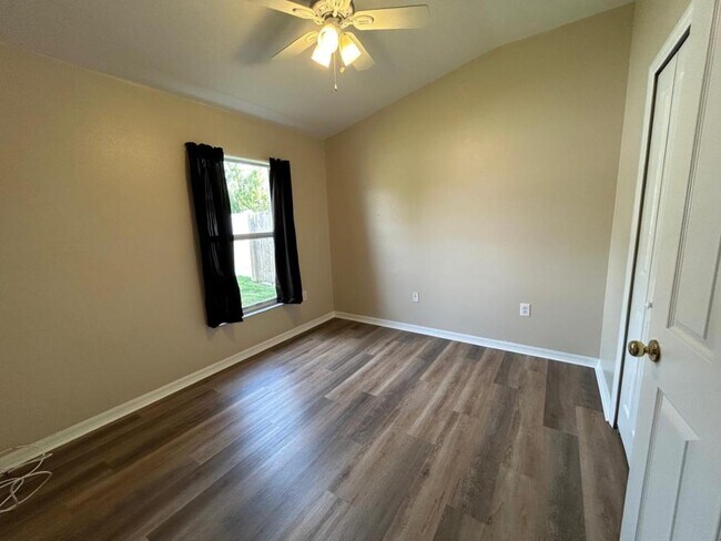 Building Photo - 30534 Tremont Dr