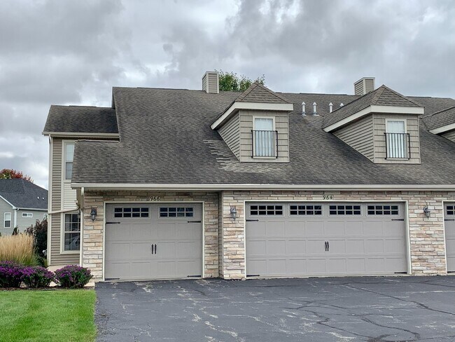 Primary Photo - 964 Buckingham Ln