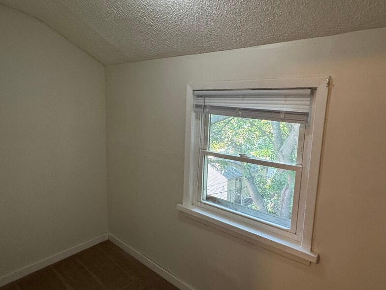 Building Photo - 149 6th St