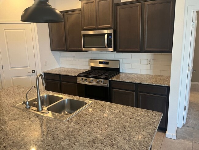 Building Photo - 14052 W Valentine St