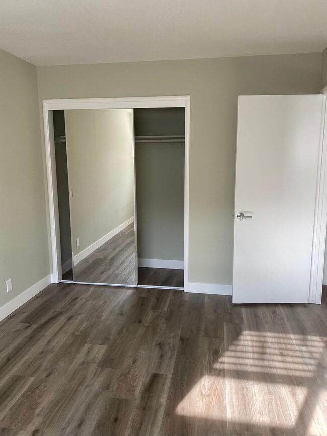 Room #3 #1 - 990 Helen Ave