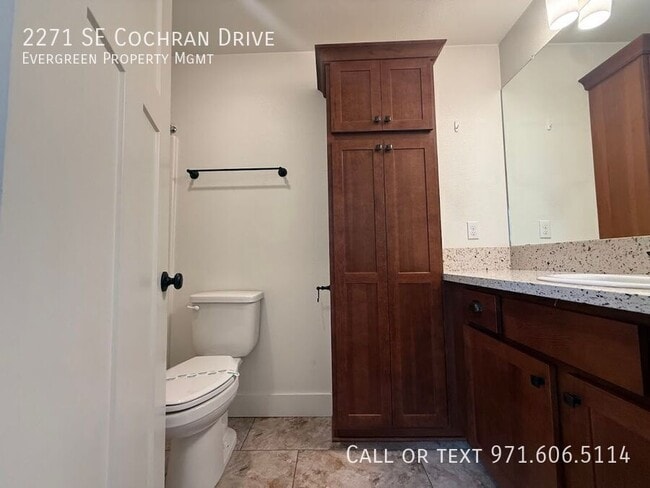 Building Photo - 2271 SE Cochran Dr