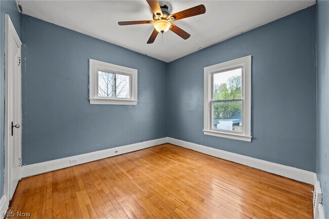 Building Photo - 2056 Wascana Ave