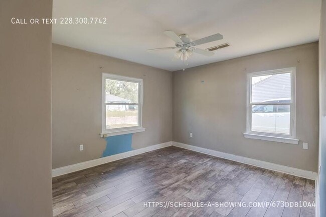 Building Photo - 1737 Ridgeway Dr