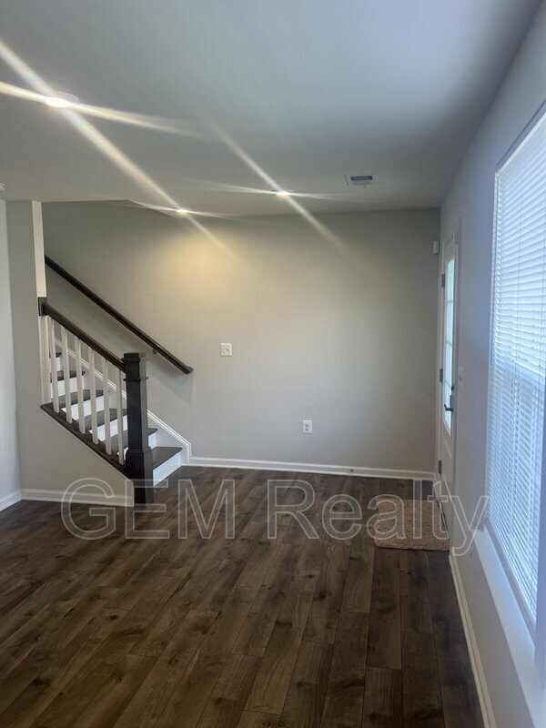 Building Photo - 1833 Sag Harbor Ln