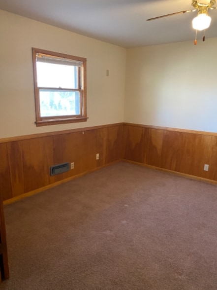 Building Photo - 3241 W 15th St N