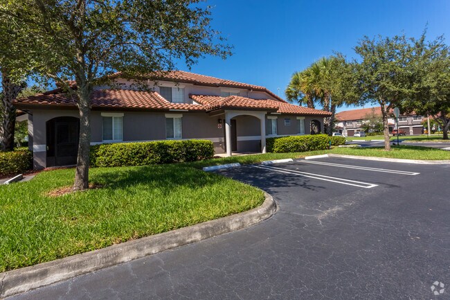 Building Photo - Camden Doral Villas