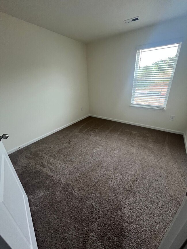Building Photo - Brand New Townhome – Modern Comfort & Conv...