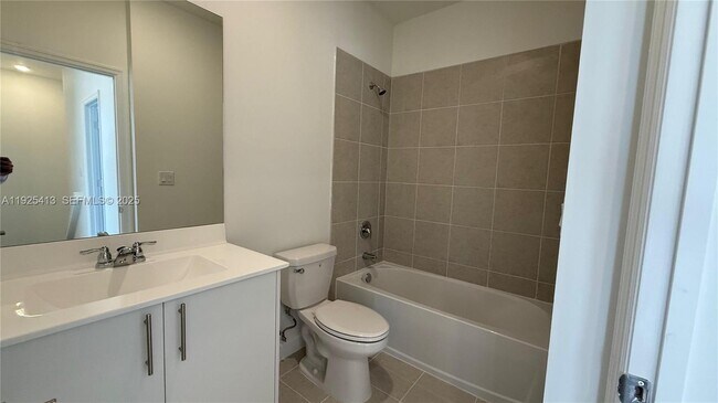 Building Photo - 1096 SE 2nd St