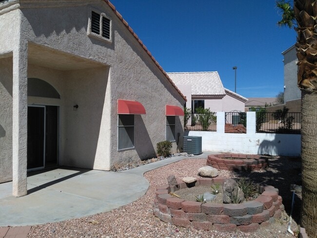 Building Photo - Great 3 Bedroom, 2 Bathroom Home in El Camino Village on the Parkway!
