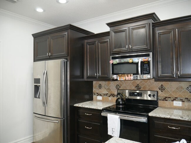 Building Photo - 4 bedroom home in Crestwood S/D