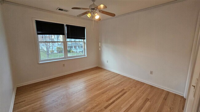 Building Photo - 2719 Colonial Dr