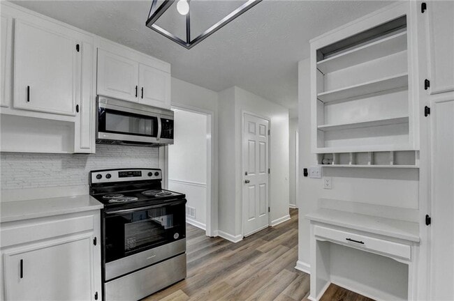 Building Photo - 1530 Plunketts Rd