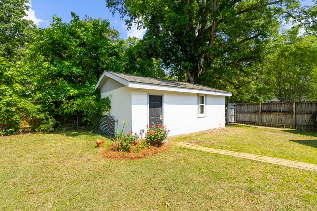 Building Photo - 2217 Doris Dr