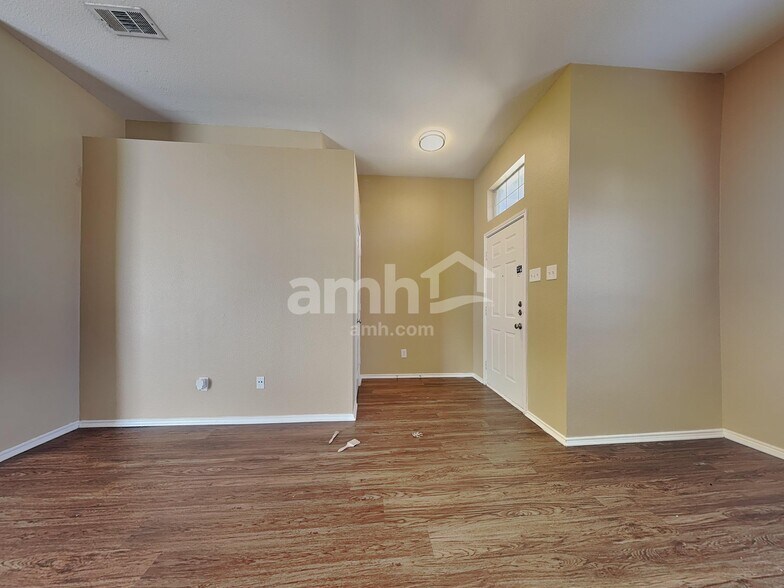 Building Photo - 1313 Gray Dawn Dr