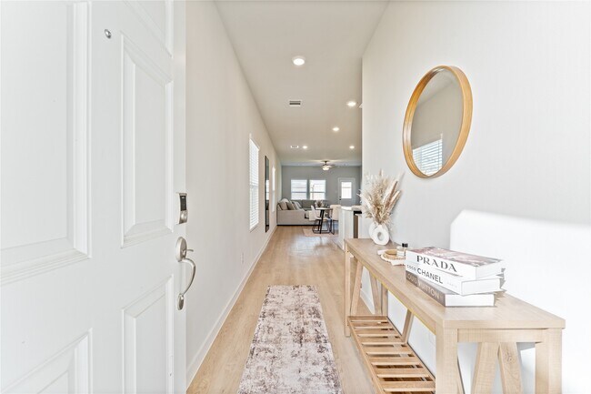 Building Photo - 16215 Globetrotter Ct