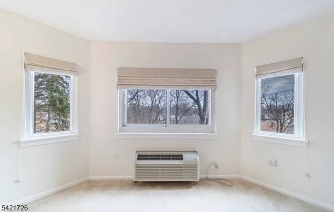 Building Photo - 310 Lookout Ave