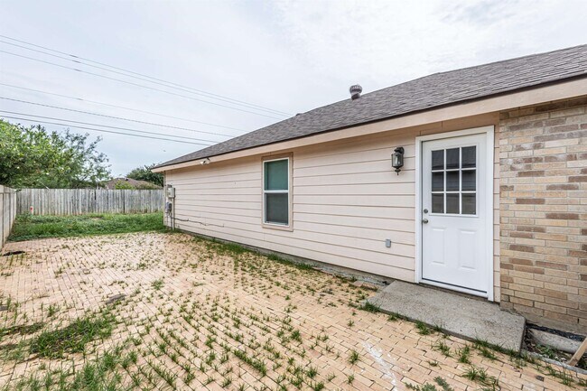 Building Photo - 753 Snake Dr