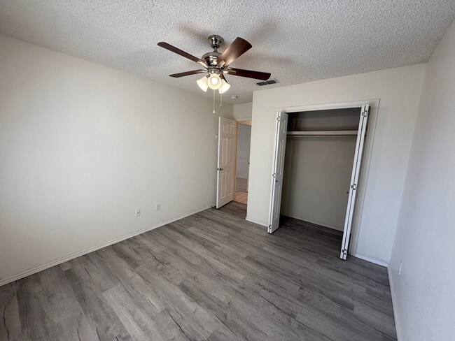 Building Photo - 4 Bed Brick Home! Zia School District! - Pets Welcome!!!