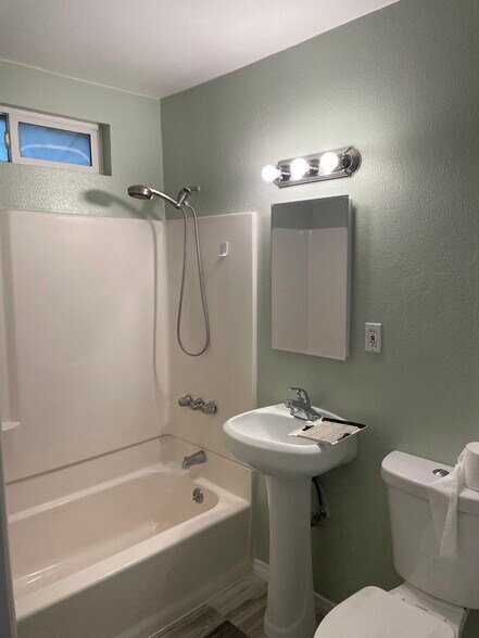 Building Photo - 3918 Christina Rd