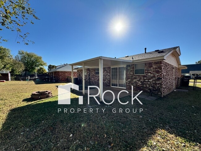 Building Photo - 3Bed/1Bath Home in Moore with Covered Fron...