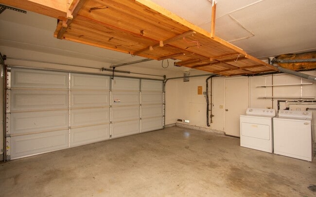 Building Photo - Wonderful 3BR/2.5BA La Costa Home!!!