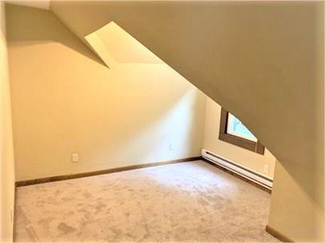 Building Photo - 401 1/2 W Vine St.