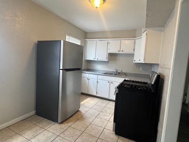 Building Photo - 824 NW 34th- AVAILABLE NOW!
