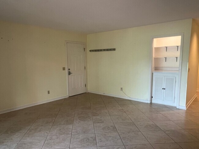 Building Photo - Unfurnished First Floor 3BR Condo in Sea P...