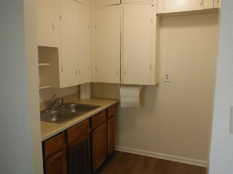 Building Photo - 1418 Woodland Ave NW