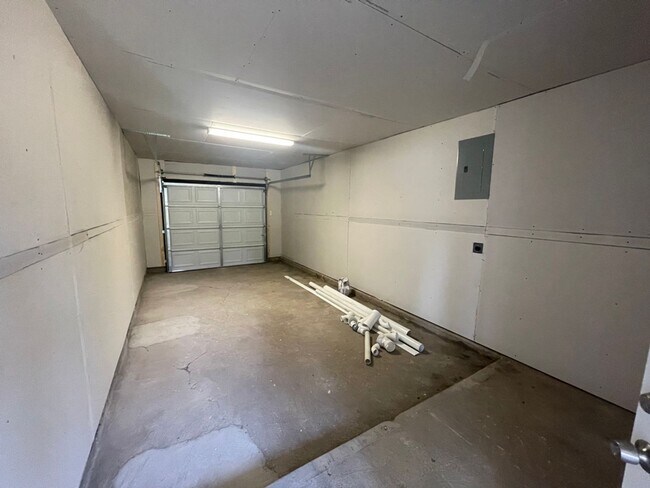 Building Photo - 2113 Cloverdale St