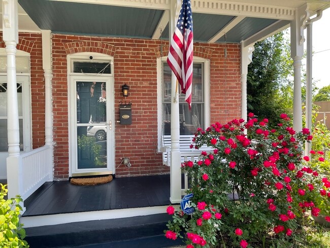 Building Photo - 216 Washington St