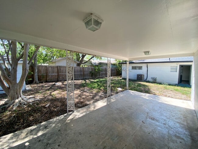 Building Photo - 3BED/2BATH HOUSE FOR RENT AVAILABLE NOW! *...