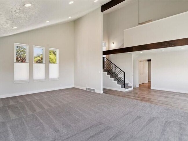Building Photo - North Salt Lake Amazing 6 bed 3.5 bath family home