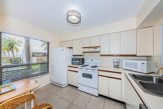 Building Photo - 6294 Bahia Del Mar Cir N