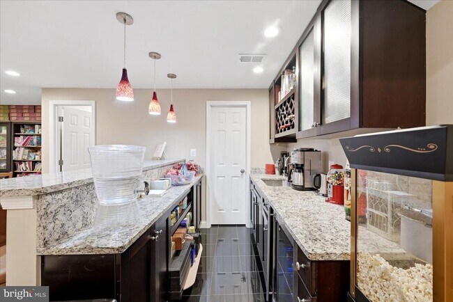 Building Photo - 911 Riva Ridge Dr