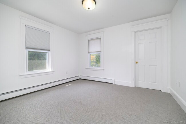 Building Photo - 231 Flax Hill Rd