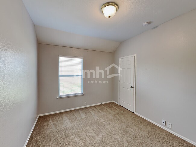 Building Photo - 646 Spanish Oak Ct