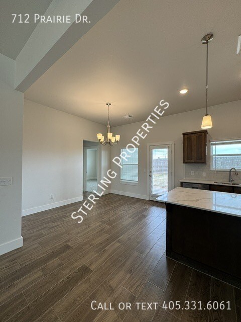 Building Photo - 712 Prairie Dr