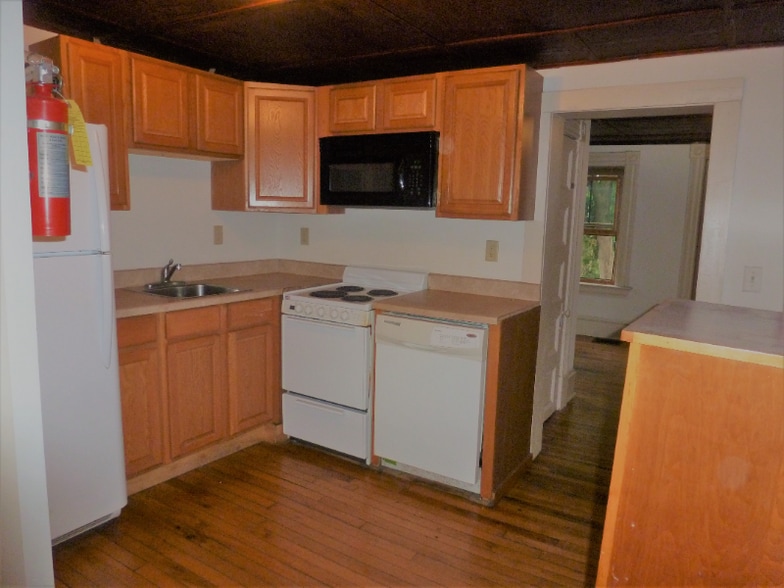 Primary Photo - 97 N Winooski Ave