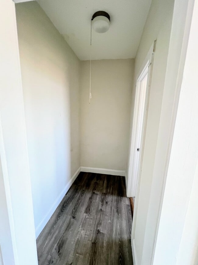 Building Photo - 839 W Sheridan Rd